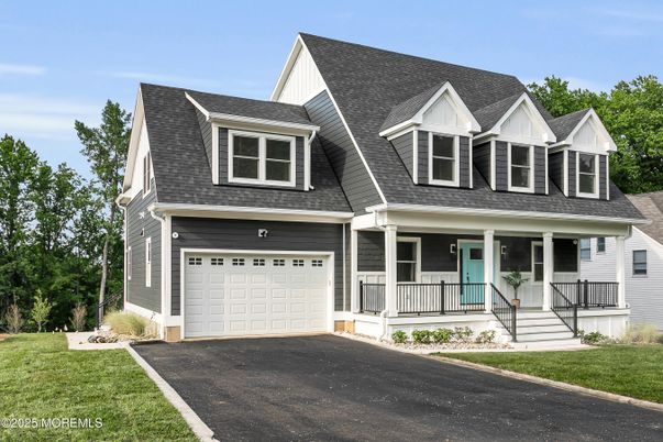 Attached, Exterior, Facade, Farmhouse