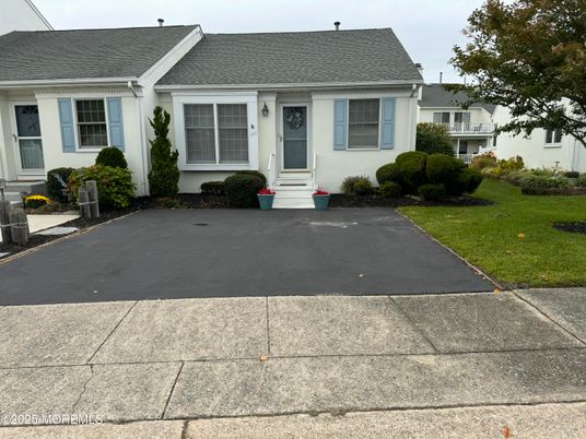 Exterior, Facade, Cape Cod