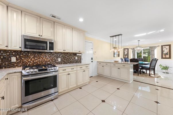Chandelier, Dining room, Interior, Kitchen, Pendant Lights, Recessed Lighting, Stainless Steel Appliances