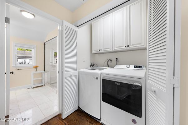 Interior, Utility Closets, Washer, Wood Texture Flooring