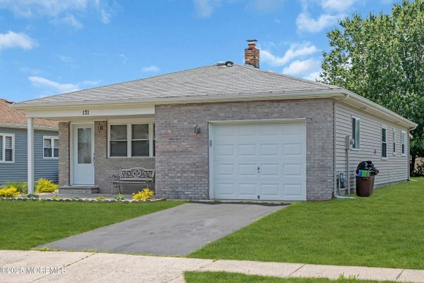 Attached, Exterior, Facade, Brick Facade, Ranch