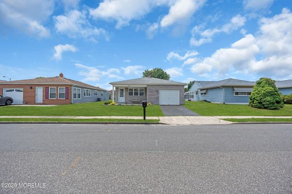 Attached, Exterior, Facade, Brick Facade, Ranch