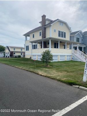 Backyard, Exterior, Facade, American Foursquare