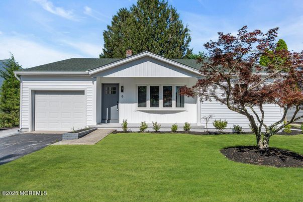 Attached, Exterior, Facade, Ranch
