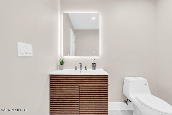 Bathroom, Interior, Recessed Lighting