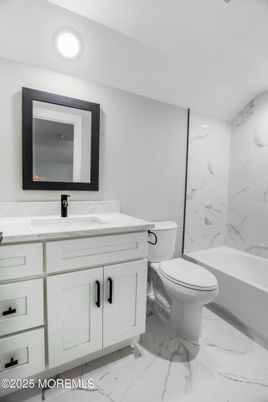 Bathroom, Interior, Marble, Marble Walls, Recessed Lighting
