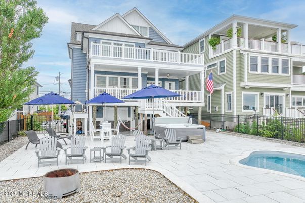 Exterior, Hot Tub, Pool
