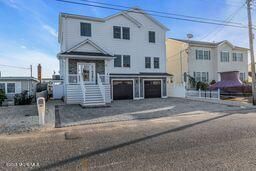 Attached, Exterior, Facade, Rowhouse