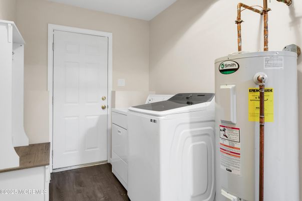 Interior, Washer, Wood Texture Flooring