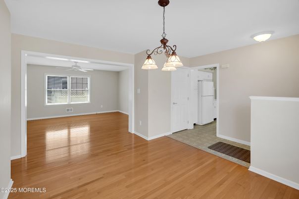 Empty room, Interior, Pendant Lights, Wood Texture Flooring