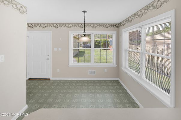 Empty room, Interior, Pendant Lights