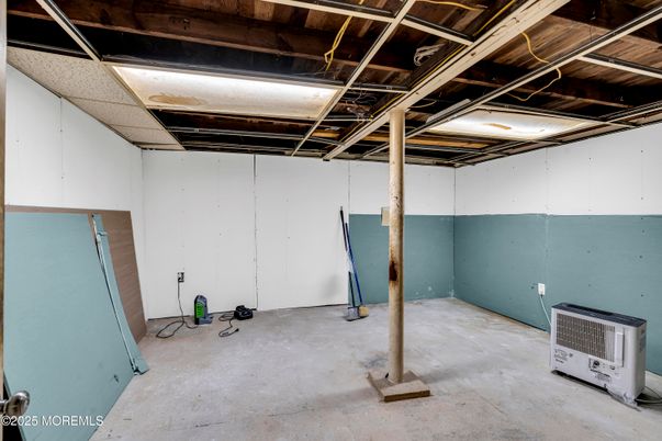 Empty room, Interior, Wooden Beams