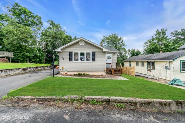 Backyard, Exterior, Facade, Ranch
