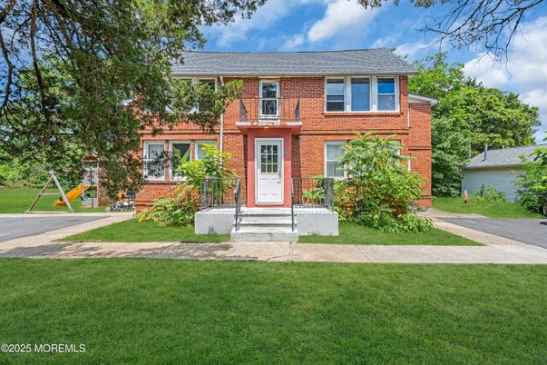 Exterior, Facade, Brick Facade, Playground, Raised Ranch