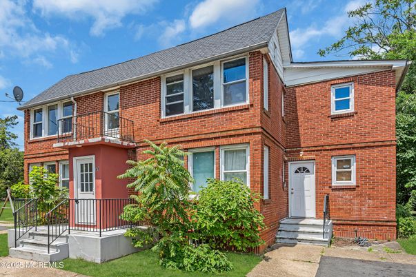Exterior, Facade, Brick Facade, Rowhouse