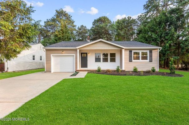 Attached, Exterior, Facade, Ranch
