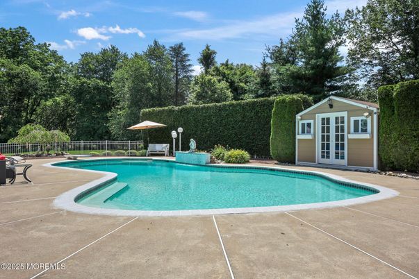 Exterior, Pool