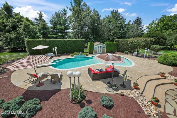 Exterior, Pool