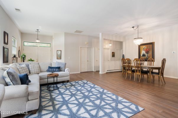Chandelier, Dining room, Interior, Living room, Pendant Lights, Wood Texture Flooring