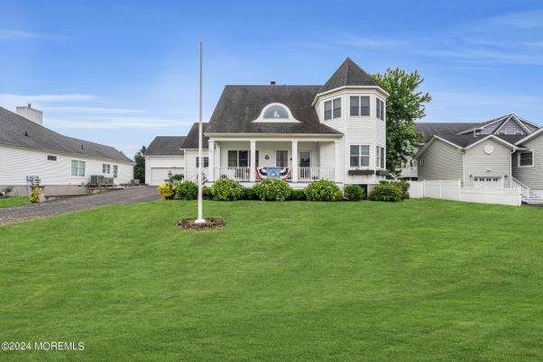 Attached, Backyard, Exterior, Facade, Queen Anne Victorian