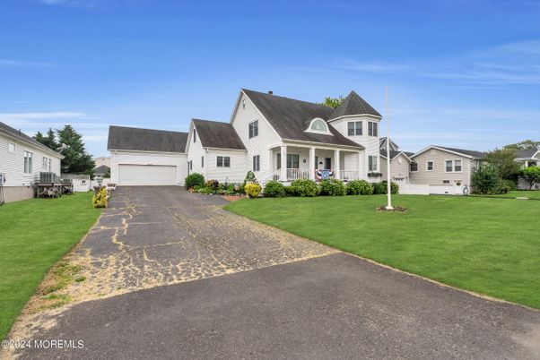 Attached, Backyard, Exterior, Facade, Queen Anne Victorian