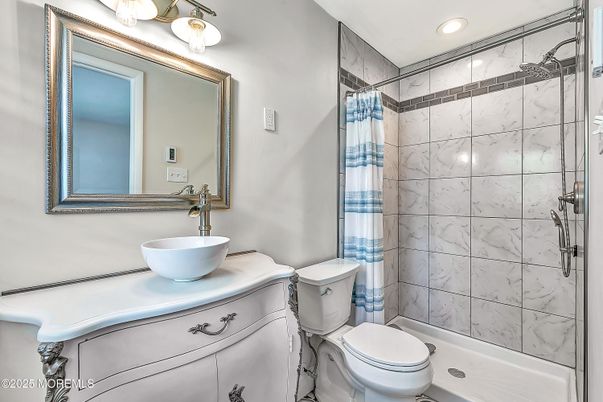 Bathroom, Interior, Marble Walls, Recessed Lighting