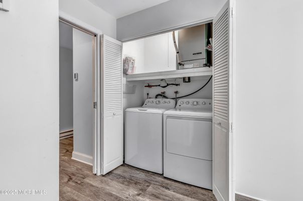 Interior, Utility Closets, Washer, Wood Texture Flooring