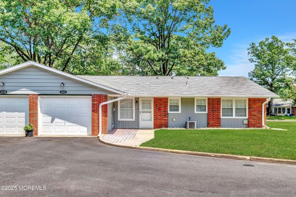 Attached, Exterior, Facade, Ranch