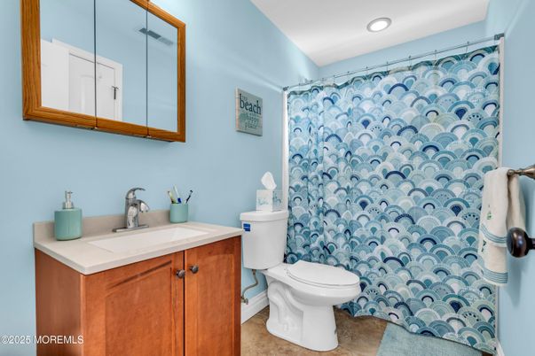 Bathroom, Interior, Recessed Lighting