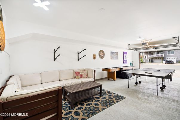 Game Room, Interior