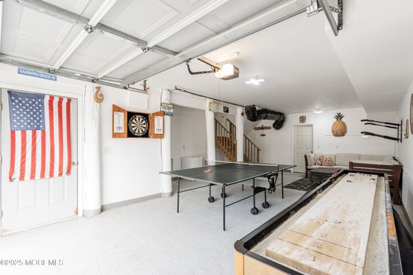 Game Room, Interior, Recessed Lighting