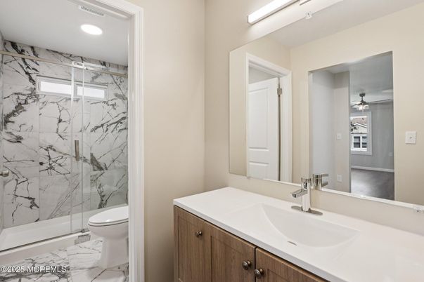 Bathroom, Interior, Marble, Marble Walls, Recessed Lighting
