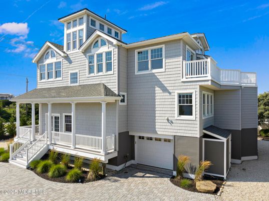 Attached, Exterior, Facade, Rowhouse