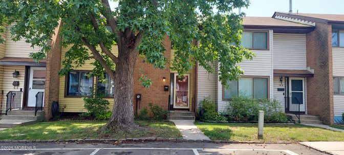 Exterior, Facade, Brick Facade, Rowhouse
