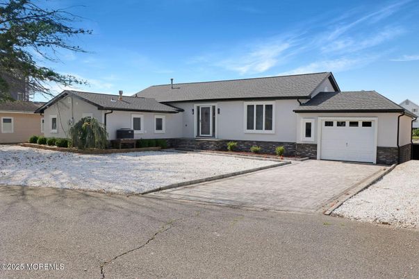Attached, Exterior, Facade, Ranch