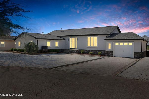 Attached, Exterior, Facade, Ranch