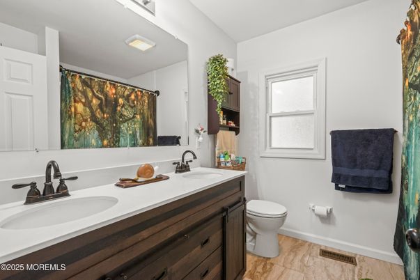 Bathroom, Dual Sink Vanities, Interior