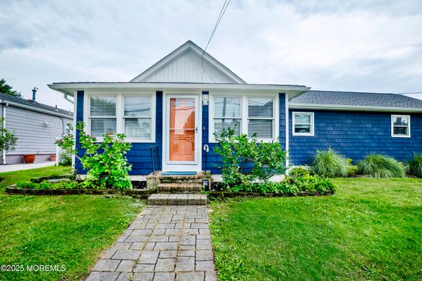 Exterior, Facade, Cape Cod