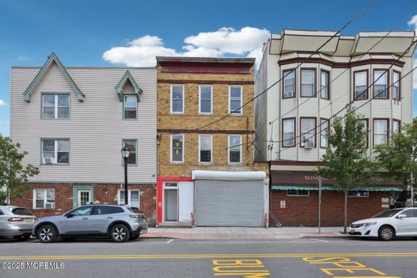 Exterior, Facade, Brick Facade, Rowhouse