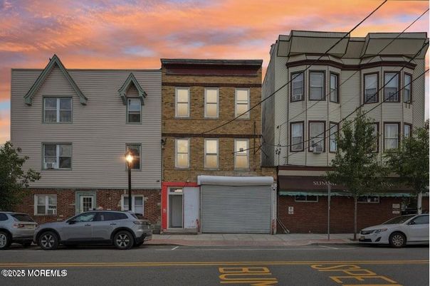 Exterior, Facade, Brick Facade, Rowhouse