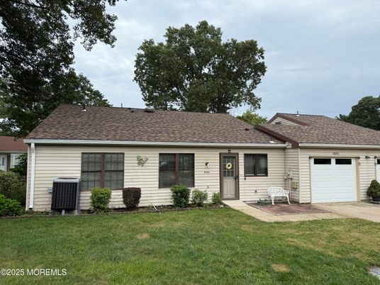 Attached, Exterior, Facade, Ranch