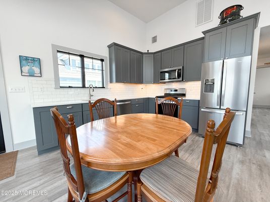 Dining room, Interior, Kitchen, Stainless Steel Appliances, Wood Texture Flooring