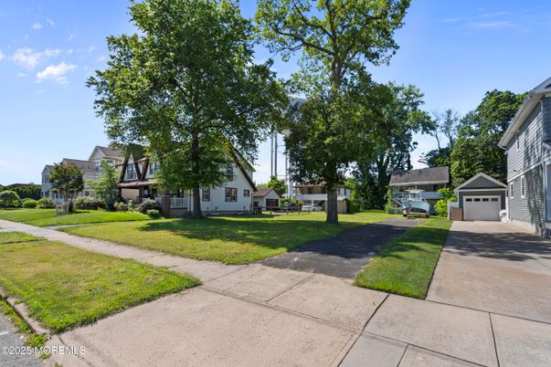 Detached Garage, Exterior