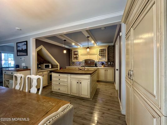 Interior, Kitchen, Pendant Lights, Wood Texture Flooring