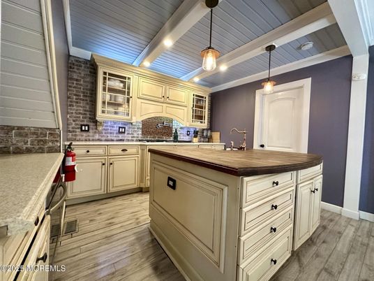 Interior, Pendant Lights, Wood Texture Flooring