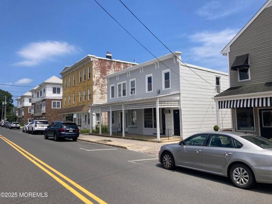 Exterior, Facade, Rowhouse