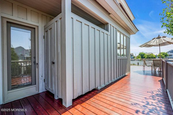 Exterior, Wood Texture Flooring