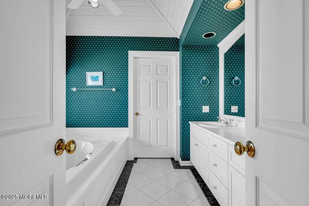 Bathroom, Dual Sink Vanities, Interior, Recessed Lighting