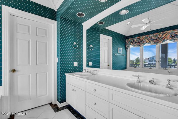 Bathroom, Dual Sink Vanities, Interior, Recessed Lighting