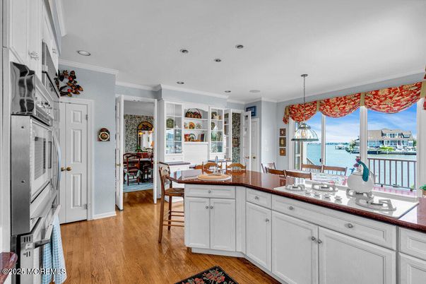 Dining room, Interior, Kitchen, Recessed Lighting, Water, Wood Texture Flooring